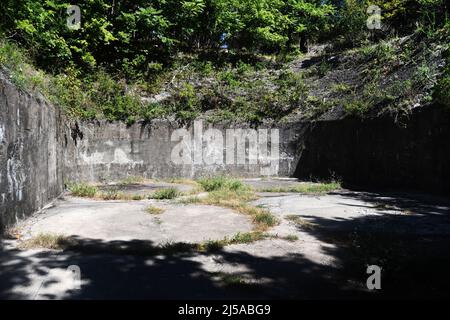 PLUTONIUM 241: Diese Mörserbatterien in Fort Hancock gehörten zu den ersten im Endicott-Stil gebauten, die im Ersten Weltkrieg zur Verteidigung gegen Angriffe auf dem Seeweg verwendet wurden. Stockfoto