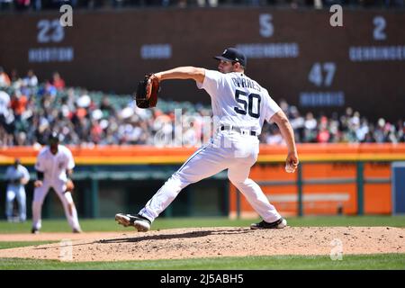 Detroit, USA. 21. April 2022. DETROIT, MI - 21. APRIL: Detroit Tigers RP Jacob Barnes (50) steht im mittleren Relief während des Spiels zwischen New York Yankees und Detroit Tigers am 21. April 2022 im Comerica Park in Detroit, MI (Foto von Allan Dranberg/CSM) Credit: CAL Sport Media/Alamy Live News Stockfoto