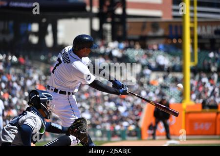 Detroit, USA. 21. April 2022. DETROIT, MI - 21. APRIL: Detroit Tigers 2B Jonathan Schoop (7) bei der Fledermaus während des Spiels zwischen New York Yankees und Detroit Tigers am 21. April 2022 im Comerica Park in Detroit, MI (Foto von Allan Dranberg/CSM) Credit: CAL Sport Media/Alamy Live News Stockfoto