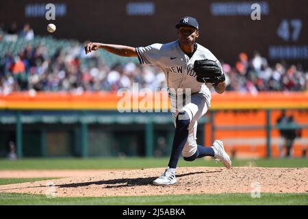 Detroit, USA. 21. April 2022. DETROIT, MI - 21. APRIL: New York Yankees RP Miguel Castro (30) wirft im mittleren Relief während des Spiels zwischen New York Yankees und Detroit Tigers am 21. April 2022 im Comerica Park in Detroit, MI (Foto von Allan Dranberg/CSM) Credit: CAL Sport Media/Alamy Live News Stockfoto