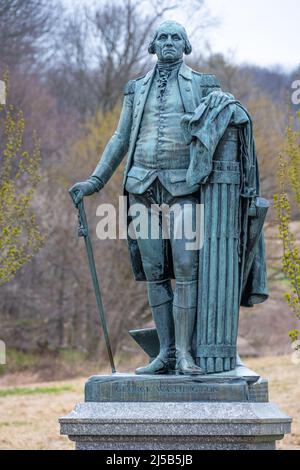 Statue von George Washington (Armeegeneral und erster US-Präsident) auf dem Grundstück seines Hauptquartiers in Valley Forge in Pennsylvania. (USA) Stockfoto