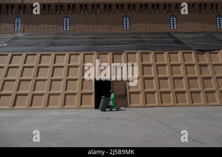 Mexiko-Stadt, Mexiko. 21. April 2022. Die Gesamtansicht der Nachbildung der Sixtinischen Kapelle Michelangelos im Apostolischen Palast in der Vatikanstadt wurde im Zocalo von Mexiko-Stadt installiert. Am 21. April 2022 in Mexiko-Stadt, Mexiko. (Bild: © Gerardo Vieyra/eyepix via ZUMA Press Wire) Bild: ZUMA Press, Inc./Alamy Live News Stockfoto