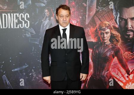 Berlin, Deutschland. 21. April 2022. Regisseur Sam Raimi ist bei der Fotoaufnahme des Films „Doctor Strange in the Multiverse of Madness“ im Ritz-Carlton Hotel. Quelle: Gerald Matzka/dpa/Alamy Live News Stockfoto