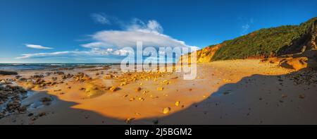 Panorama auf Sunnymead Beach, Airey's Inlet, Surf Coast, Great Ocean Road, Victoria, Australien Stockfoto