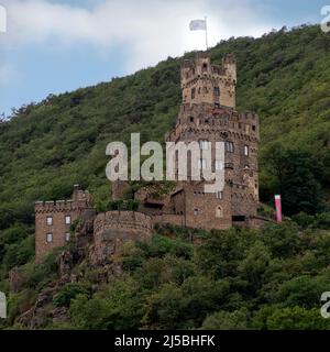 MAINZ-BINGEN, DEUTSCHLAND - 06. JULI 2019: Blick auf die Burg Sooneck vom Rhein aus Stockfoto