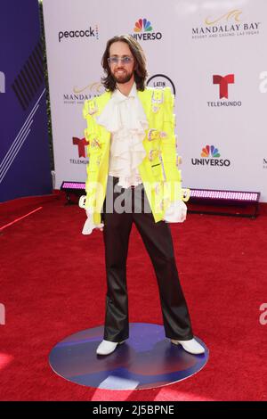 Las Vegas, USA. 22. April 2022. Esteman kommt am Donnerstag, den 21. April 2022, zu den Latin American Music Awards 2022 in der Michelob ULTRA Arena im Mandalay Bay Resort and Casino in Las Vegas, Nevada, an. Foto von James Atoa/UPI Credit: UPI/Alamy Live News Stockfoto