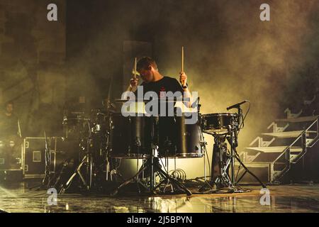 21/04/2022 - Französischer Künstler, Singer-Songwriter, Music Video Director und Grafikdesigner WOODKID spielt live im Alcatraz Milano, Italien Stockfoto