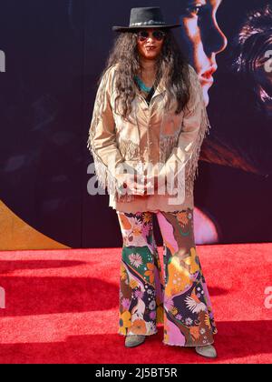 Los Angeles, USA. 21. April 2022. HOLLYWOOD, LOS ANGELES, KALIFORNIEN, USA - 21. APRIL: Die amerikanische Schauspielerin Pam Grier kommt bei der Eröffnungsnacht des TCM Classic Film Festivals 2022 zum 40.. Geburtstag von 'E.T. The Extra-Terrestrial' fand am 21. April 2022 im TCL Chinese Theatre IMAX in Hollywood, Los Angeles, Kalifornien, USA, statt. (Foto von Image Press Agency) Quelle: Image Press Agency/Alamy Live News Stockfoto