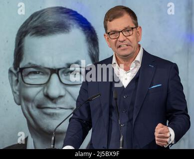 Gmund Am Tegernsee, Deutschland. 22. April 2022. Markus Duesmann, Vorsitzender des Vorstands der Audi AG, spricht beim Ludwig-Erhard-Gipfel. An dem zweitägigen Gipfel nehmen Vertreter aus Wirtschaft, Politik, Wissenschaft und Medien Teil. Kredit: Peter Kneffel/dpa/Alamy Live Nachrichten Stockfoto