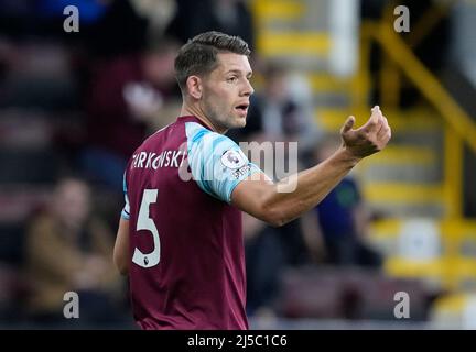 Burnley, Großbritannien. 21.. April 2022. James Tarkowski aus Burnley beim Premier League-Spiel in Turf Moor, Burnley. Bildnachweis sollte lauten: Andrew Yates / Sportimage Kredit: Sportimage/Alamy Live News Stockfoto