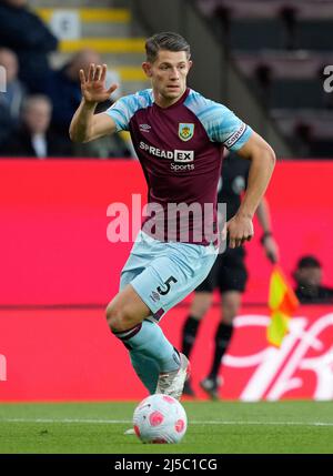 Burnley, Großbritannien. 21.. April 2022. James Tarkowski aus Burnley beim Premier League-Spiel in Turf Moor, Burnley. Bildnachweis sollte lauten: Andrew Yates / Sportimage Kredit: Sportimage/Alamy Live News Stockfoto