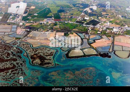 Luftaufnahme der Lagune Ria Formosa in Faro, Algarve, Portugal. Stockfoto