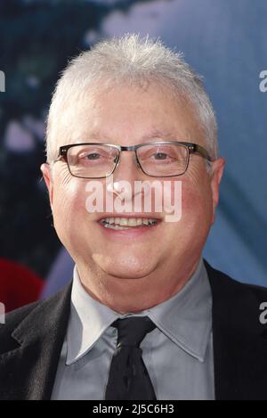 Los Angeles, USA. 21. April 2022. Michael E. Uslan 2022/04/21 die 40.-jährige Vorführung von „E.T. the Extra-Terrestrial“ im TCL Chinese Theatre in Hollywood, CA, Credit: Cronos/Alamy Live News Stockfoto