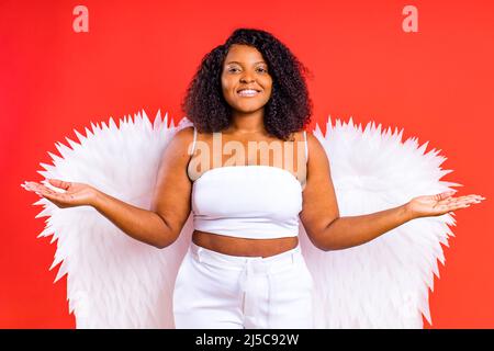 Frau Engel mit weißen Flügeln. Das Konzept des Erfolgs Stockfoto