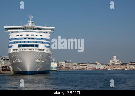 Die MS Silja Symphony ist eine Kreuzefähre auf einer Route, die Helsinki, Finnland, mit Stockholm, Schweden verbindet. Stockfoto