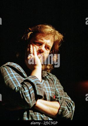 Gregory Doran Regisseur geboren Huddersfield 1958 Künstlerischer Leiter der Royal Shakespeare Company von 2012 bis 04/2022 fotografiert 2006 in Stratford-upon-Avon während einer Pressefotoserie für MACBETH von Shakespeare eine Produktion der Royal Shakespeare Company, Swan Theatre, Stratford-upon-Avon, England 11/1999 Stockfoto