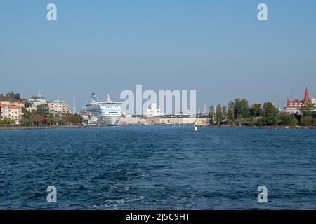 Die MS Silja Symphony ist eine Kreuzefähre auf einer Route, die Helsinki, Finnland, mit Stockholm, Schweden verbindet. Stockfoto