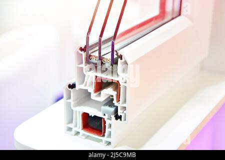 Isolierte Dreifachverglasung am Querschnitt Stockfoto
