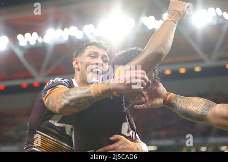 Brisbane, Australien. 22. April 2022. Selwyn Cobbo von der Brisbane Broncos feiert Kredit: Nachrichtenbilder /Alamy Live News Stockfoto
