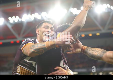Brisbane, Australien. 22. April 2022. Selwyn Cobbo von der Brisbane Broncos feiert am 4/22/2022 in Brisbane, Australien. (Foto von Patrick Hoelscher/News Images/Sipa USA) Quelle: SIPA USA/Alamy Live News Stockfoto
