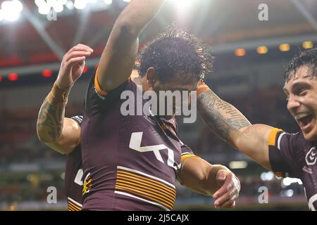 Brisbane, Australien. 22. April 2022. Selwyn Cobbo von der Brisbane Broncos feiert am 4/22/2022 in Brisbane, Australien. (Foto von Patrick Hoelscher/News Images/Sipa USA) Quelle: SIPA USA/Alamy Live News Stockfoto