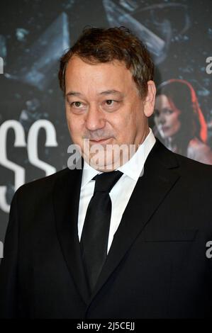 Berlin, Deutschland. 21. April 2022. Sam Raimi nimmt am 21. April 2022 an dem Fotogespräch „Doctor Strange in the Multiverse of Madness“ im Ritz Carlton in Berlin Teil. Quelle: Geisler-Fotopress GmbH/Alamy Live News Stockfoto
