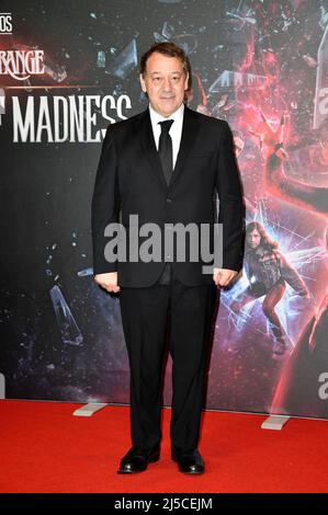 Berlin, Deutschland. 21. April 2022. Sam Raimi nimmt am 21. April 2022 an dem Fotogespräch „Doctor Strange in the Multiverse of Madness“ im Ritz Carlton in Berlin Teil. Quelle: Geisler-Fotopress GmbH/Alamy Live News Stockfoto