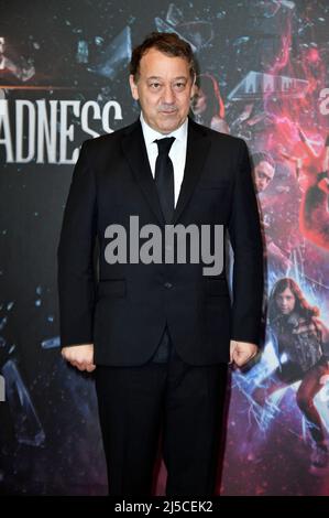 Berlin, Deutschland. 21. April 2022. Sam Raimi nimmt am 21. April 2022 an dem Fotogespräch „Doctor Strange in the Multiverse of Madness“ im Ritz Carlton in Berlin Teil. Quelle: Geisler-Fotopress GmbH/Alamy Live News Stockfoto