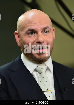 Miami Beach, FL, USA. 18. April 2022. Armando „Pitbull“ Perez nimmt am 18. April 2022 in Miami Beach, Florida, an der Emerge Americas 2022 im Miami Beach Convention Center Teil. Kredit: Mpi10/Media Punch/Alamy Live Nachrichten Stockfoto