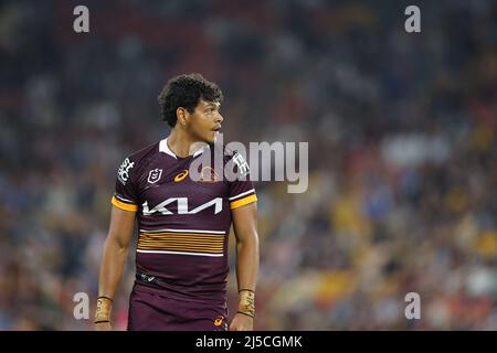 Brisbane, Australien. 22. April 2022. Selwyn Cobbo von der Brisbane Broncos schaut auf Kredit: News Images /Alamy Live News Stockfoto