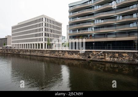 10.06.2019, Berlin, Deutschland, Europa - Neubau eines modernen Bürogebäudes und eines gehobenen Wohn- und Geschäftsgebäudes (KunstCampus) mit Eigentumswohnungen und Gewerbeflächen in der Europacity am Hamburger Bahnhof im Stadtteil Heidestraße am Ufer des Schifffahrtskanals im Stadtteil Moabit. [Automatisierte Übersetzung] Stockfoto