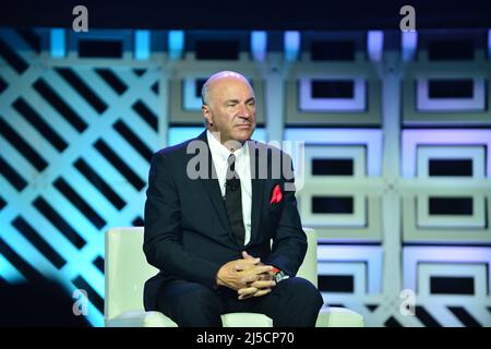 Miami Beach, FL, USA. 19. April 2022. Kevin O'Leary nimmt am 19. April 2022 im Miami Beach Convention Center in Miami Beach, Florida, an der Emerge Americas 2022 Teil. Kredit: Mpi10/Media Punch/Alamy Live Nachrichten Stockfoto