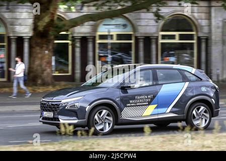 Berlin, DEU, 08/18/2020 - der Hyundai NEXO, ein Brennstoffzellenfahrzeug auf der Straße. Air Liquide, Daimler, Linde, OMV, Shell und TOTAL haben sich H2 MOBILITY zusammengeschlossen, um ein Wasserstofftankstellennetz in Deutschland aufzubauen. [Automatisierte Übersetzung] Stockfoto