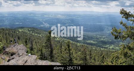 Blick auf den Nationalpark vom Gipfel des Großen Falkensteins im Bayerischen Wald. [Automatisierte Übersetzung] Stockfoto