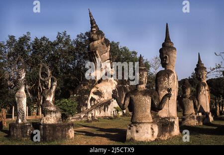 02.02.2010, Vientiane, Laos, Asien - Buddhistische und hinduistische Statuen im Buddha Park, auch bekannt als Xieng Khuan Sculpture Garden, 25 km südöstlich der Hauptstadt Vientiane am Mekong River. [Automatisierte Übersetzung] Stockfoto