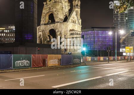 Berlin, DEU, 16.12.2020 - Lockdown, Deutschland schließt. Breitscheidplatz Leer. Die Sperrverordnung gilt zunächst bis zum 10. Januar 2021. [Automatisierte Übersetzung] Stockfoto