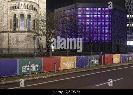 Berlin, DEU, 16.12.2020 - Lockdown, Deutschland schließt. Breitscheidplatz Leer. Die Sperrverordnung gilt zunächst bis zum 10. Januar 2021. [Automatisierte Übersetzung] Stockfoto