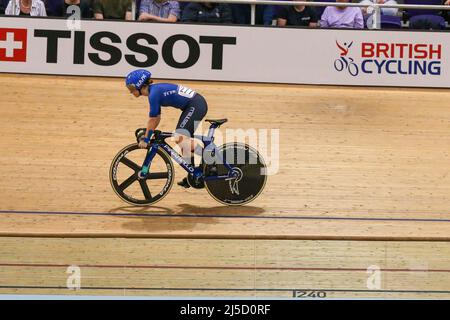 Glasgow, Großbritannien. 22. April 2022. Am zweiten Tag des UCI Track Nations Cup nahmen Radsportlerinnen aus der ganzen Welt am Qualifikationsrennen der Frauen im Sprint Teil. Kredit: Findlay/Alamy Live Nachrichten Stockfoto