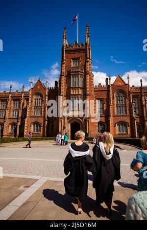 Abschlussfeier der Queen's University in Belfast, Nordirland Stockfoto