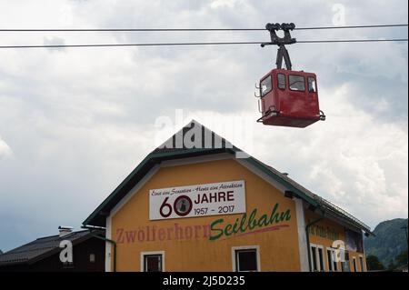 19.06.2019, Sankt Gilgen, Salzburg, Österreich, Europa - Talstation der Zwoelferhorn-Seilbahn am Wolfgangsee, die hinauf zum Hoerndl führt. [Automatisierte Übersetzung] Stockfoto