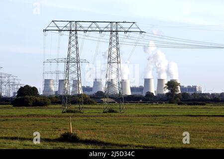 Jaenschwalde, 02.10.2021 - Braunkohlekraftwerk Jaenschwalde der LEAG Lausitz Energie Kraftwerke AG. Der Ausstieg aus der Kohleerzeugung soll bis 2038 erfolgen. [Automatisierte Übersetzung] Stockfoto