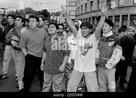 'Solingen, 31. Mai 1993 - türkische Demonstranten, hier Anhänger des rechtsextremen ''Graue Woelfe, demonstrieren in Solingen nach einem Brandanschlag auf ein Haus, in dem fünf Türken getötet wurden. [Automatisierte Übersetzung]' Stockfoto