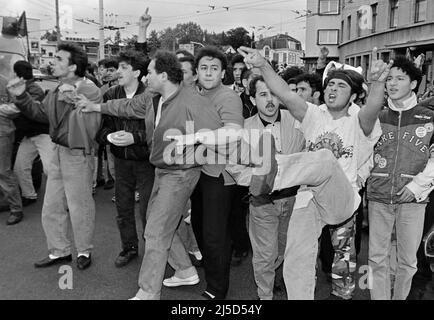 'Solingen, 31. Mai 1993 - türkische Demonstranten, hier Anhänger des rechtsradikalen ''Graue Wölfe'', demonstrieren in Solingen nach einem Brandanschlag auf ein Haus, in dem fünf Türken starben. [Automatisierte Übersetzung]' Stockfoto