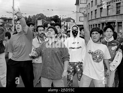 'Solingen, 31. Mai 1993 - türkische Demonstranten, hier Anhänger des rechtsextremen ''Graue Woelfe, demonstrieren in Solingen nach einem Brandanschlag auf ein Haus, in dem fünf Türken getötet wurden. [Automatisierte Übersetzung]' Stockfoto