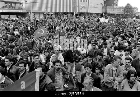 Solingen, 31. Mai 1993 - türkische Demonstranten demonstrieren in Solingen nach einem Brandanschlag auf ein Haus, in dem fünf Türken getötet wurden. [Automatisierte Übersetzung] Stockfoto