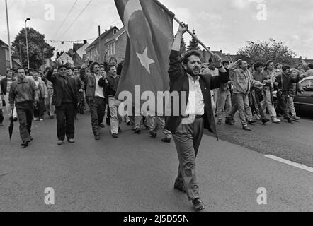 Solingen, 31. Mai 1993 - türkische Demonstranten demonstrieren in Solingen nach einem Brandanschlag auf ein Haus, in dem fünf Türken getötet wurden. [Automatisierte Übersetzung] Stockfoto