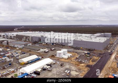 Gruenheide, 26.02.2022 - Luftaufnahme der Tesla-Fabrikbaustelle. [Automatisierte Übersetzung] Stockfoto