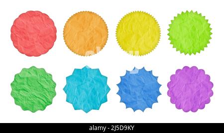 Gruppe von weißen, farbigen, runden Etiketten aus leerem Papier, isoliert auf weißem Hintergrund mit Beschneidungspfad Stockfoto