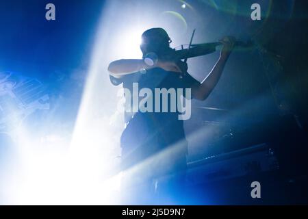 Tilburg, Niederlande. 21. April 2022. Die französische Post-Rock-Band BRUIT spielt ein Live-Konzert während des niederländischen Musikfestivals Roadburn Festival 2022 in Tilburg. (Foto: Gonzales Photo/Alamy Live News Stockfoto