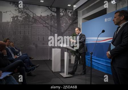 Den Haag, Niederlande. 22. April 2022. 2022-04-22 15:19:14 DEN HAAG - Premierminister Mark Rutte während der Pressekonferenz nach dem wöchentlichen Ministerrat. ANP BART SIZE netherlands Out - belgium Out Credit: ANP/Alamy Live News Stockfoto